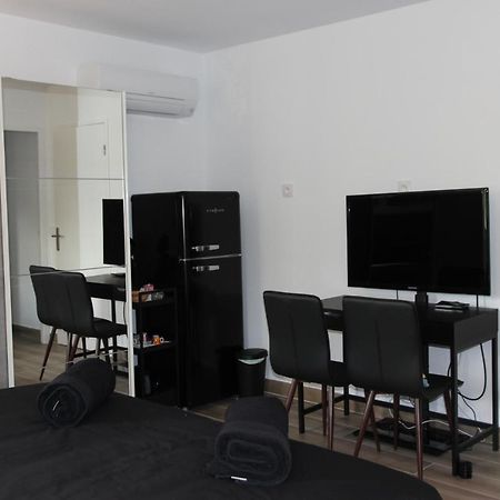 Maison D'Hote Villa Monique กูจส์-เลส์-แป็งส์ ภายนอก รูปภาพ
