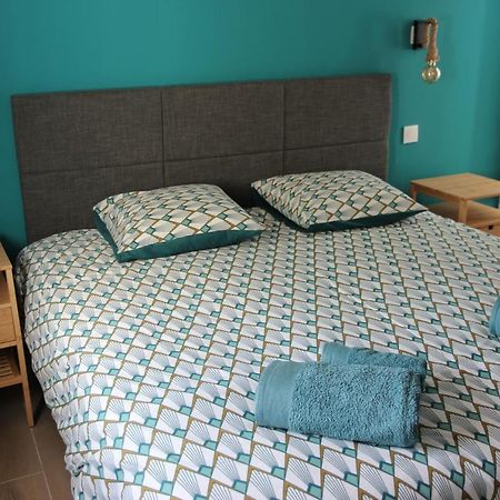 Maison D'Hote Villa Monique กูจส์-เลส์-แป็งส์ ภายนอก รูปภาพ