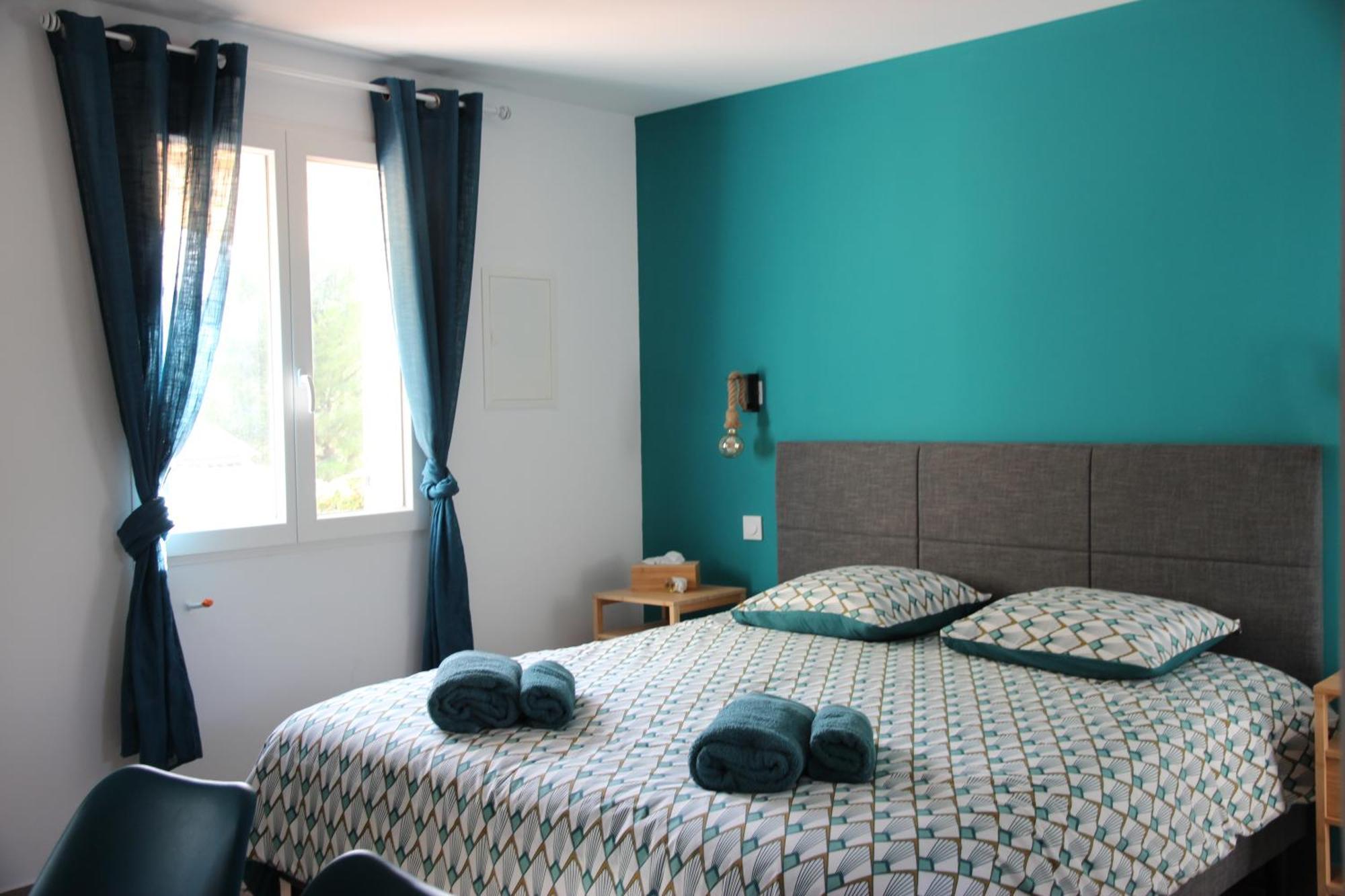 Maison D'Hote Villa Monique กูจส์-เลส์-แป็งส์ ภายนอก รูปภาพ